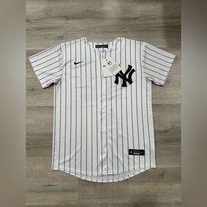 H103 NWT Nike Aaron Judge #99 New York Yankees MLB Baseball Jersey Youth L 14-16